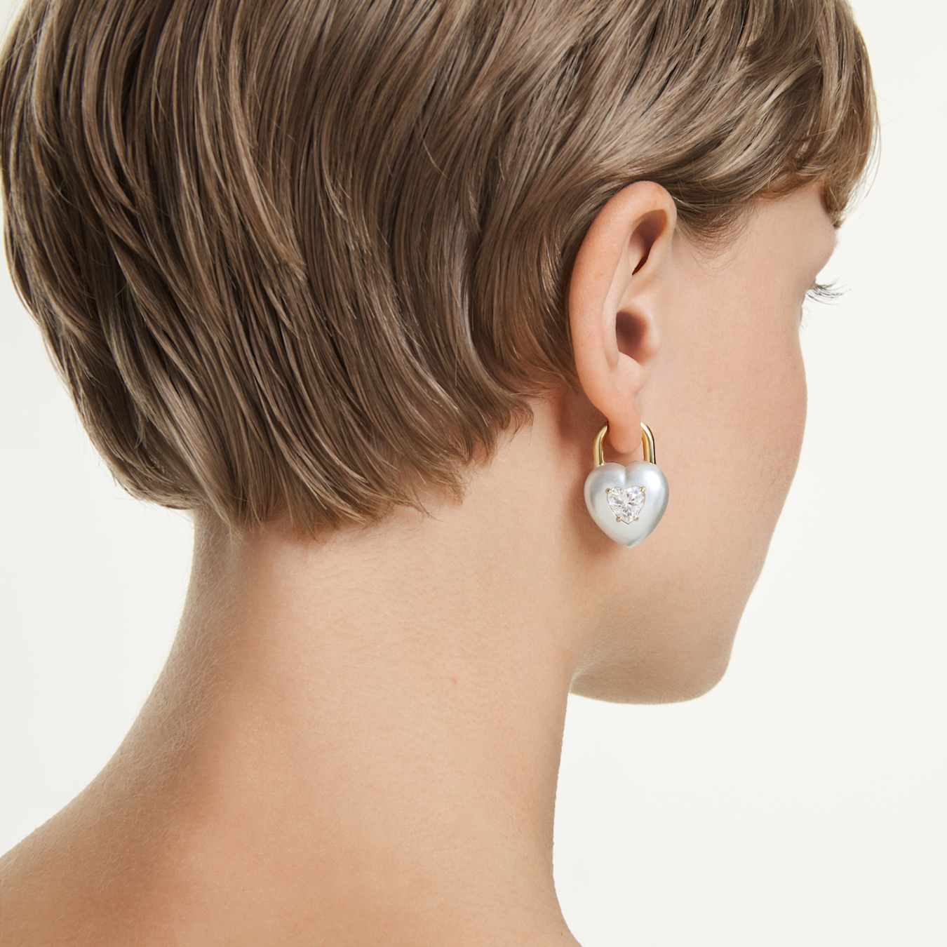 Pendientes Idyllia Tallas mixtas, Corazón, Blancos, Baño tono oro