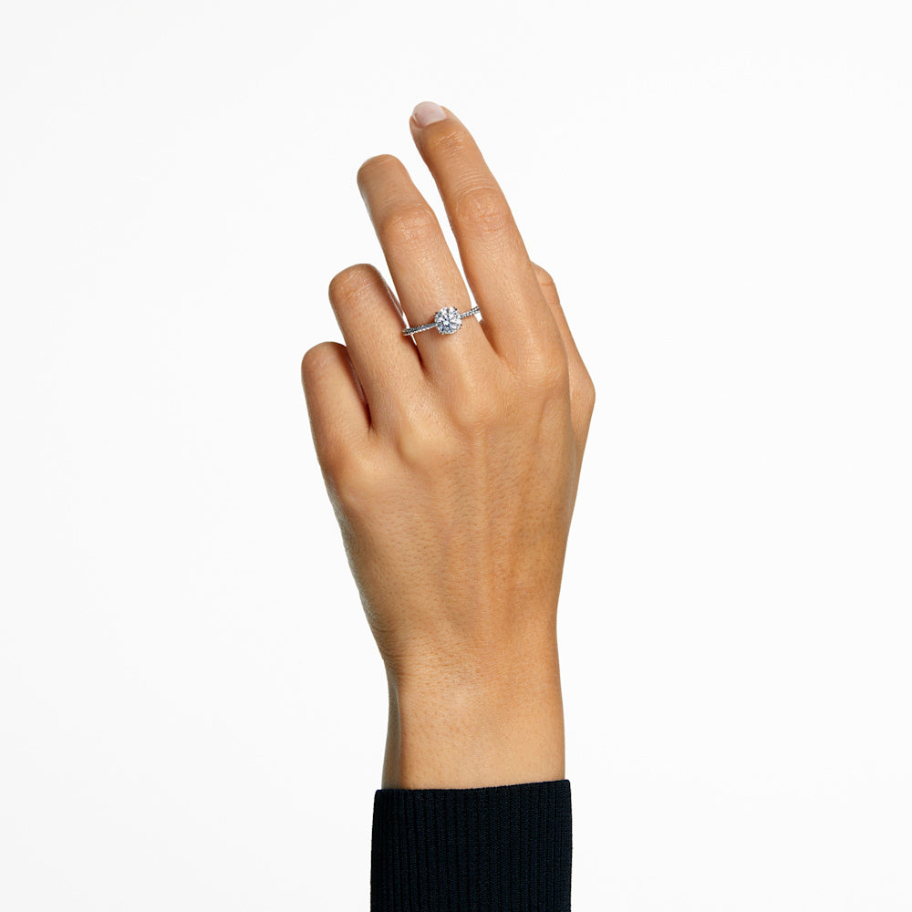 Anillo de cóctel Stilla, Talla redonda, Pavé, Blanco, Acabado en tono plateado