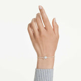 Pulsera Idyllia Tallas mixtas, Corazón con flecha, Blanca, Baño tono oro