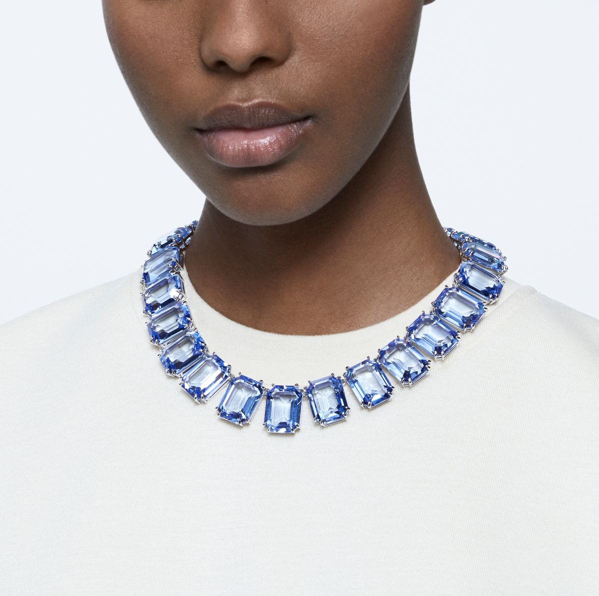 Collar Millenia, Cristales talla octagonal, Azul, Baño de rodio